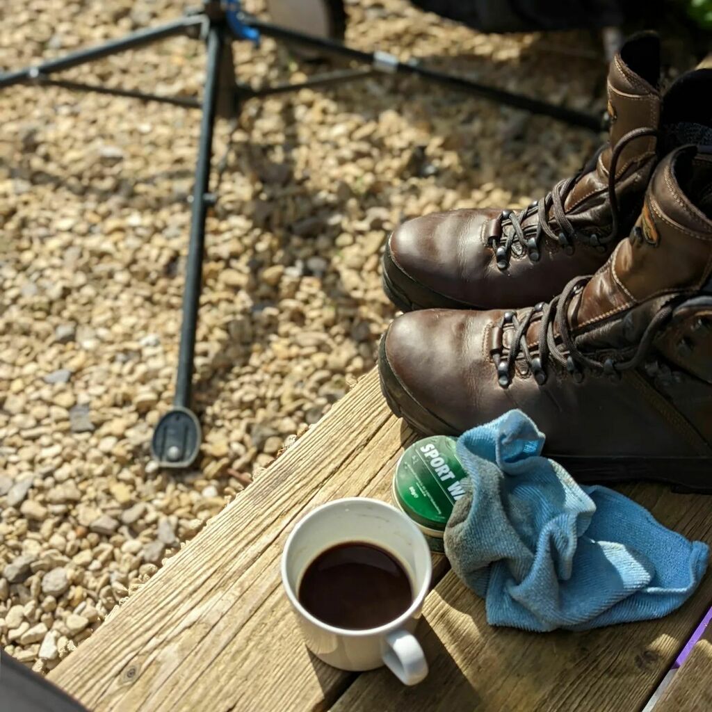 heboughtabike's tweet photo. Enjoying 5 minutes in the morning sunshine

#saturdaymorning #cleanbootshappyboots #meindl #coffee #warmintthesun https://t.co/IGHOfii53B