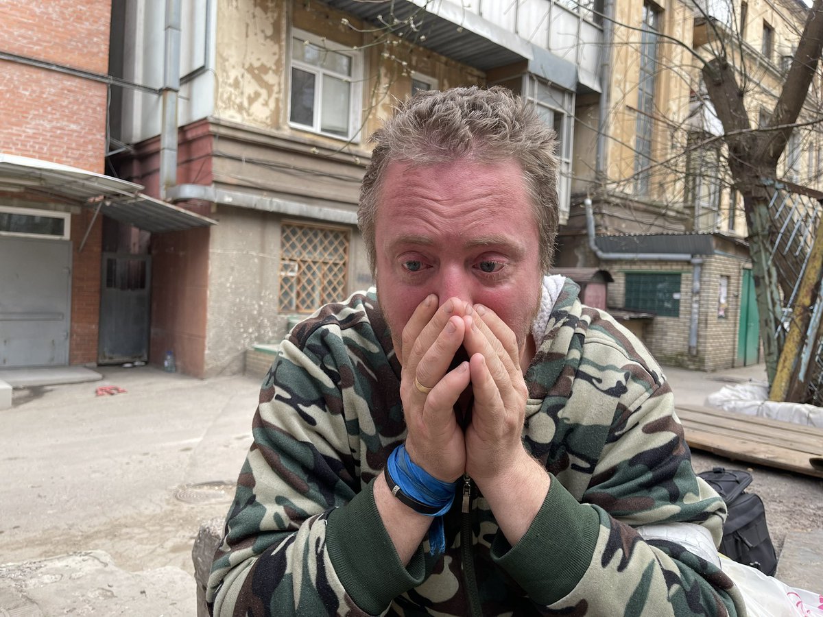 People ask me how I’m doing. People ask how my friend <a href="/PLnewstoday/">Patrick Lancaster</a> is doing. I have no words but this is how he’s doing: war is hell. #RussiaUkraineWar #donbass