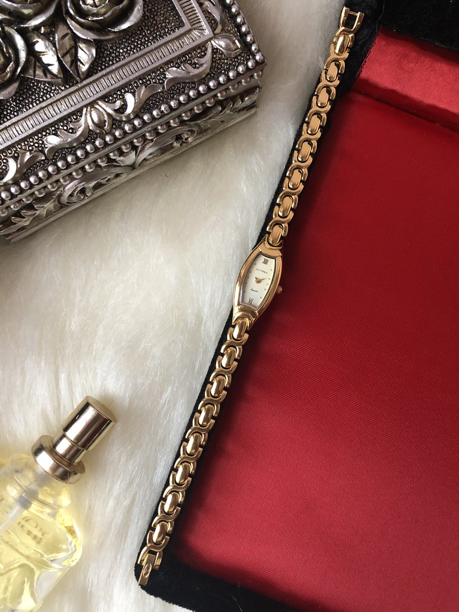 al_saat's tweet photo. Almera Vintage 💛 https://t.co/7biHzMnbd5