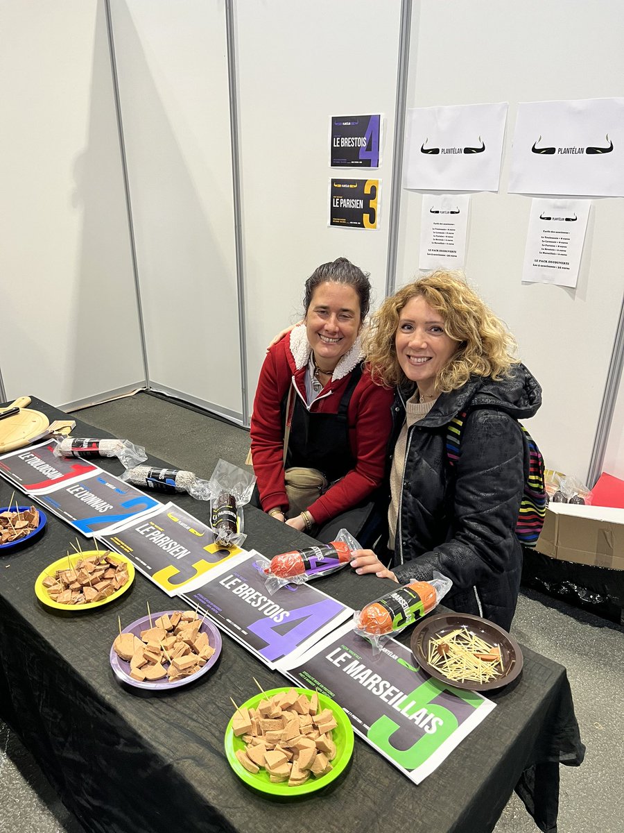 Quel plaisir de retrouver <a href="/DouchkaMarkovic/">Douchka Mira Markovic</a> qui tient un stand de délicieux saucissons veggie à <a href="/VeggieWorldFR/">VeggieWorldFR</a> 🥦

<a href="/PartiAnimaliste/">Parti animaliste</a>