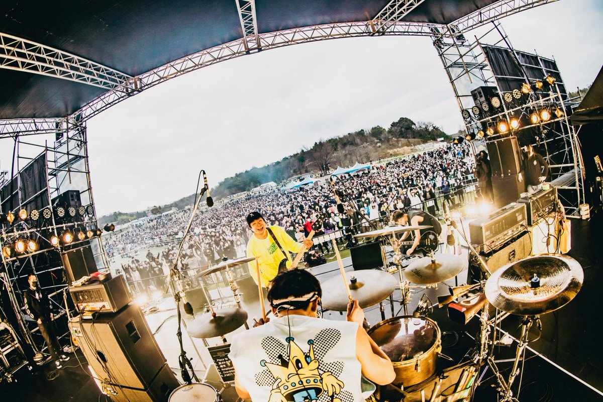 TOTALFAT_crew tweet picture