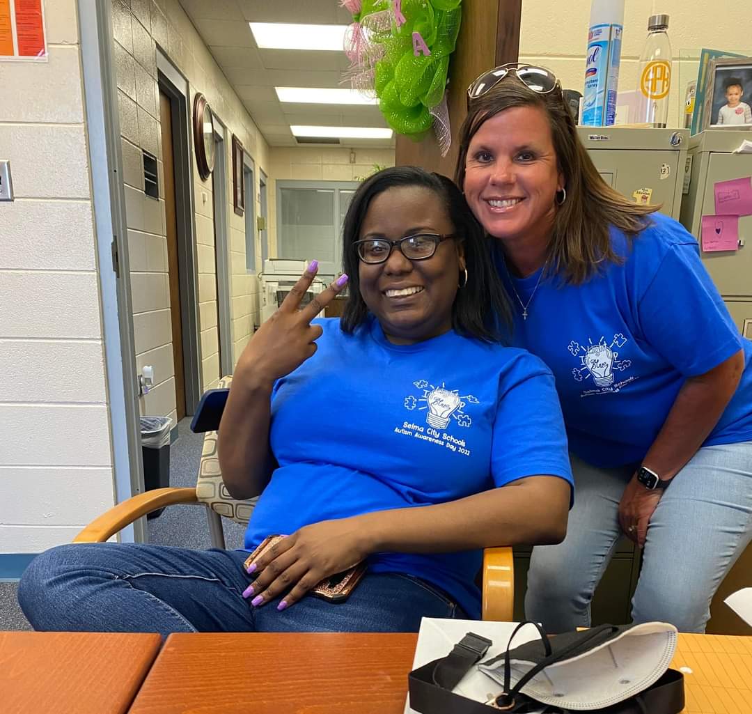 SophiaPKingston's tweet photo. Team SPK is “Lighting it Up Blue” in recognition of Autism Awareness Month!! Thanks Camron for the awesome design! #lightitupblue #TeamSelmaConnected #TeamSPK #autismawareness https://t.co/lnrIYnFVvO
