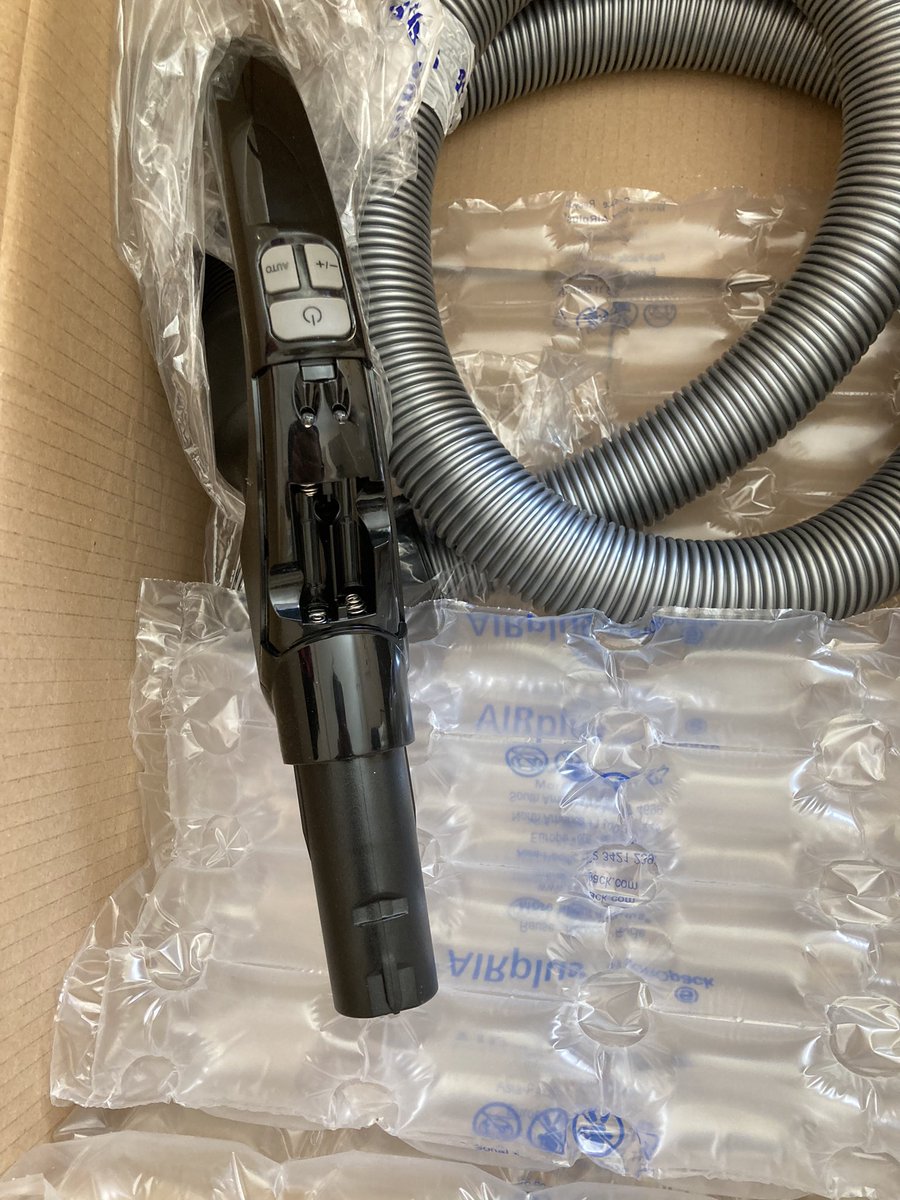 nilcolaq's tweet photo. @SamsungTurkiye kapaksız gelen bir hortum. İşin ilginç tarafı bu şekilde gönderim yapılıyormuş. Kapak için tekrar sipariş verecekmişim!!500 tl verdim bu hortuma. Sizce normal mi bu??mantıklı bir açıklama bekliyorum sizlerden. https://t.co/EAYhxefZL6
