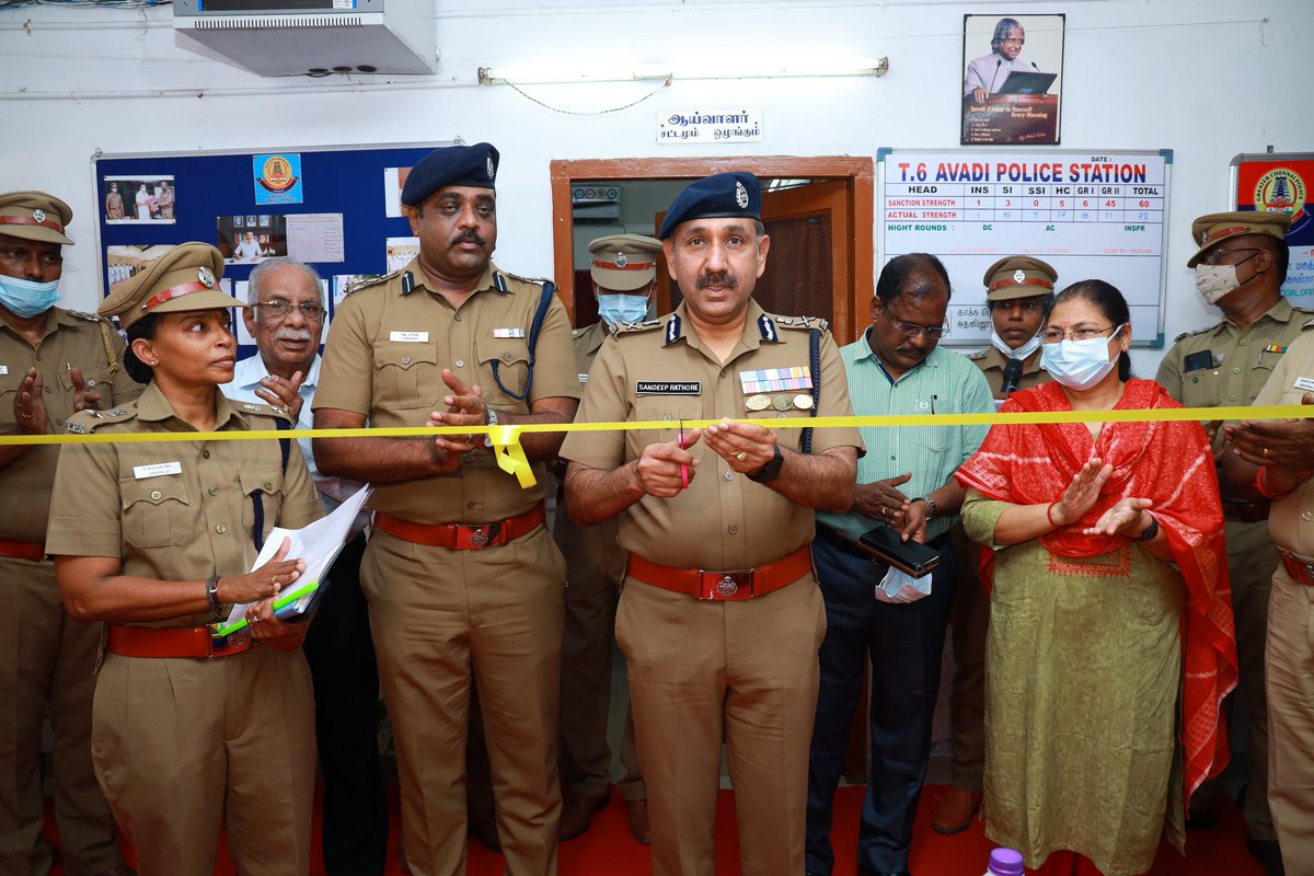 avadipolice's tweet photo. On the directions of Hon'ble CM of Tamil Nadu, COP, Avadi launched "Help Desk" first in the State in the Commissionerate on 02.04.22 &amp; advised police personnel to hear the grievances of the public, politely and ensure swift action.
@SandeepRRathore 
@tnpoliceoffl 
@avadipolice https://t.co/n0wPlY7pAq