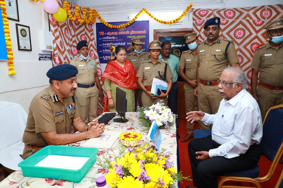 avadipolice's tweet photo. On the directions of Hon'ble CM of Tamil Nadu, COP, Avadi launched "Help Desk" first in the State in the Commissionerate on 02.04.22 &amp; advised police personnel to hear the grievances of the public, politely and ensure swift action.
@SandeepRRathore 
@tnpoliceoffl 
@avadipolice https://t.co/n0wPlY7pAq
