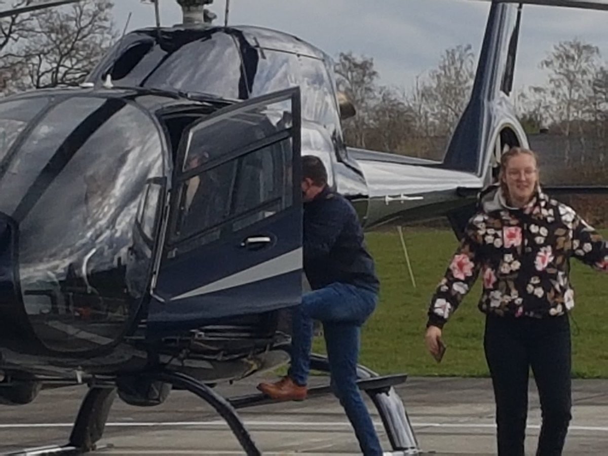 kinderhospice's tweet photo. Wat een prachtochtend! Heel veel dank aan @HeliflightNL voor de uitleg én….zelfs een vlucht! 👍🏼👍🏼👍🏼 https://t.co/STmqy58FN2