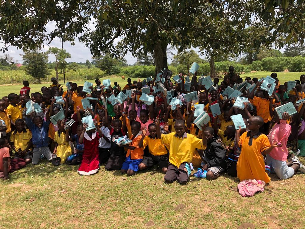bin_oshabe's tweet photo. Yesterday, I attended a donation function to the learners of Buwaaya P/s

The fundraiser was headed by @AmaraPeace13 where each learner got a pair of shoes, 6 books, pencils, a sharpener &amp; a rubber. Adults got clothes &amp; other items. 

Thank you to all who joined in. https://t.co/OmVhM69MkZ