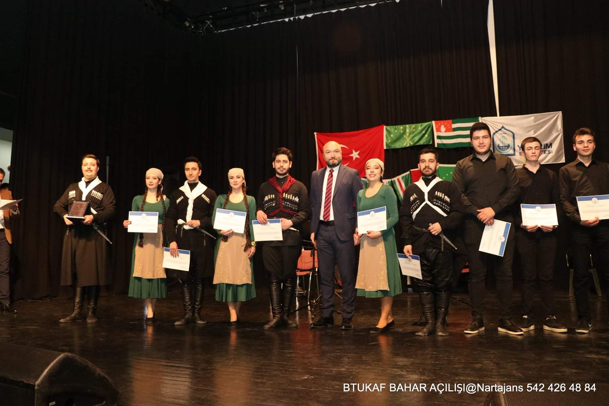 btukaf's tweet photo. Mükemmel gecemizin üzerinden 1 hafta geçmiş bile 🤩 26 Mart'ta unutulmayacak bir geceye imza attık! 💫 https://t.co/9Sc2lKglt2