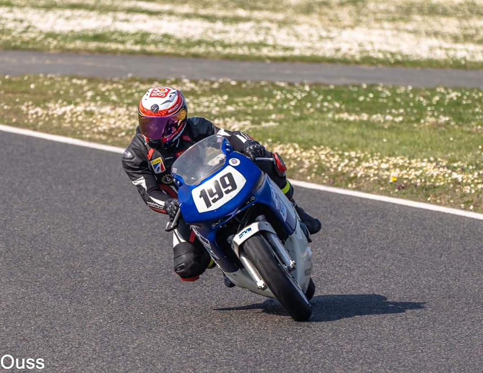 Interiale's tweet photo. #Sport | 🙌 En mars INTÉRIALE est devenue partenaire des Pistons Fondus ! 👮 🏍️ Ces pilotes et policiers motocyclistes participent ce week-end au Championnat de France Endurance Classic (circuit d'Ales) ! Samedi, soutenus par nos équipes @LDelmas30 AMCR et Julien Gaulupeau CC 👏. https://t.co/BegZ9fwSOa