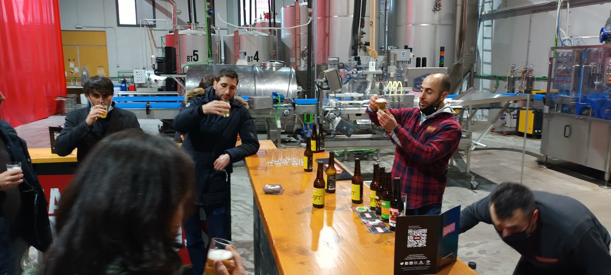 GuiaenSegovia's tweet photo. Estos días hemos tenido un grupo de empresa, realizando diferentes actividades, visita a Cervezas San Frutos con cata y visita guiada a Segovia.
#Segovia #Catacervecezas #cata #CervezaArtesana #CraftBeer #cervezaartesanal #beer #cerveza #spanishcraftbeer #visitasguiadas #turismo https://t.co/g9ZwLz35m6