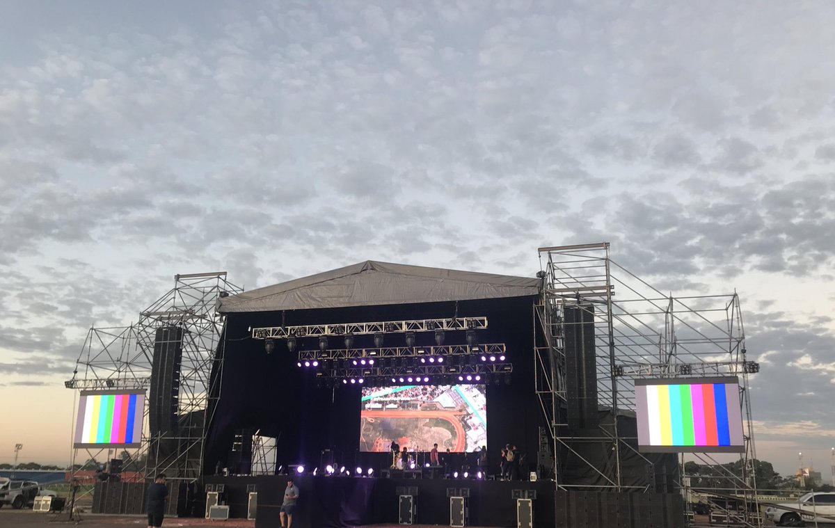 Abel_quinz's tweet photo. Preparados para hoy!! #Mqv21años https://t.co/wh8qj0WXl3