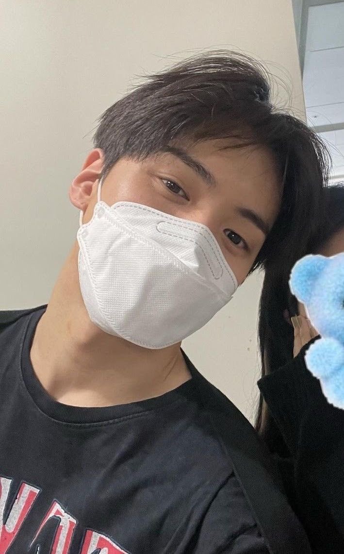 mhrated's tweet photo. he's so handsome #민혁 https://t.co/tannKEKiwx