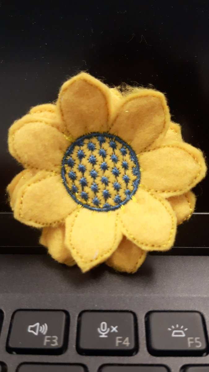 StJohnsandCDH's tweet photo. The Team have raised over £150 through our Liz making Sunflower badges, to support sending aid to the Ukraine. 🌻🌻🌻

We have also donated the items the refugees need by sending to International Aid 💗💗
@LancsHospitals @judypendlebury @NurseDotRachel @kbaines456 https://t.co/r0aCBECyUH