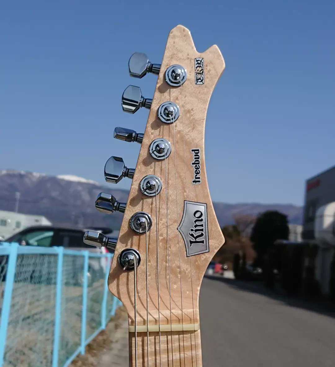 Kino treebud 2H 
オーダー品完成しました。
BirdsEyeMaple/FlameMaple Neck
QuiltedMaple/Ash Body
Kino OriginalPU
スタイリッシュな一本に
なりました。😆