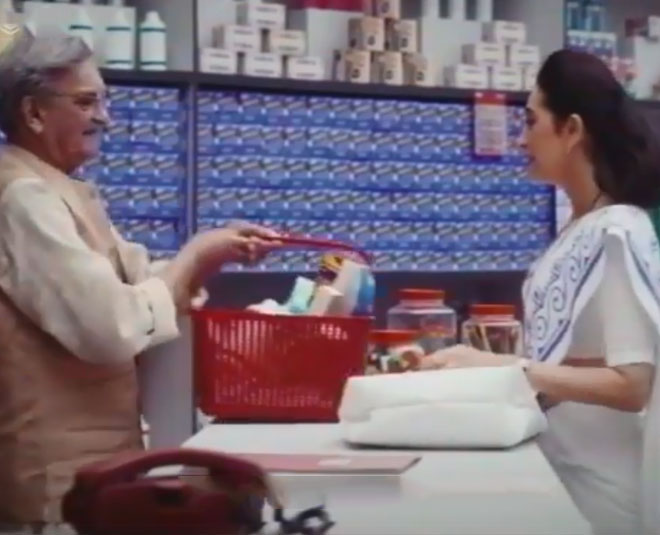 a2z00's tweet photo. Don't fall for it. Didn't expect this from Karishma kapoor 😡
It turned out to be Rin Supreme Soap instead of iPhone charger 
Pagal bantey hain logoko
#IPL2022 #CREDBounty #karismakapoor https://t.co/h7LZDBttAR
