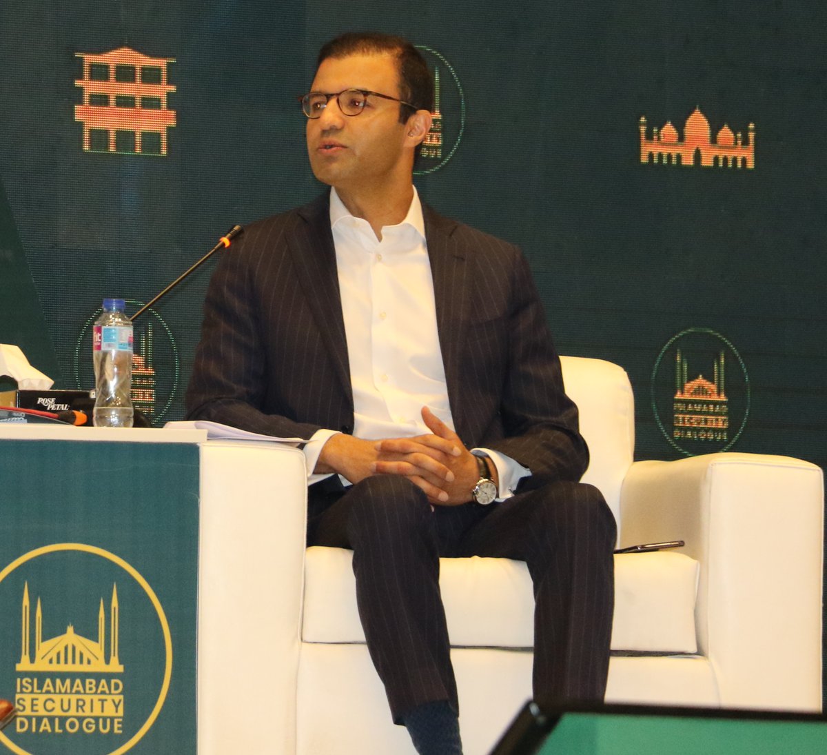 ISSIslamabad's tweet photo. “Lack of investment in international law education, absence of institutional mechanisms, and complexity of subject are major factors responsible for reducing numbers of International law experts in Pakistan,” said Ahmed Irfan, AGFP
#AGFP @IsbDialogue #IsbDialogue #ISD2022 https://t.co/mla7GsJGBt