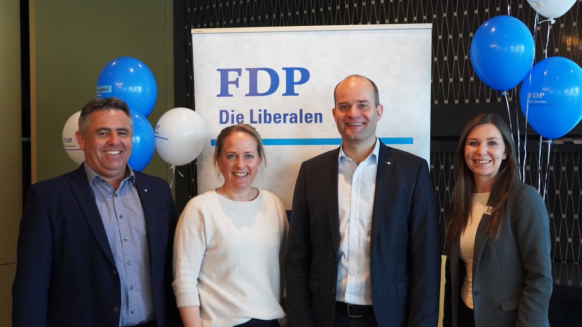 FDP_Luzern's tweet photo. 🗓 365 Tage, dann sind Wahlen! Wir freuen uns sehr, am 2. April 2023 wieder mit Regierungsrat Fabian Peter anzutreten &amp; danken unseren Ortsparteien für ihren grandiosen Einsatz! 💙@j_theiler https://t.co/SRniX2yfxv