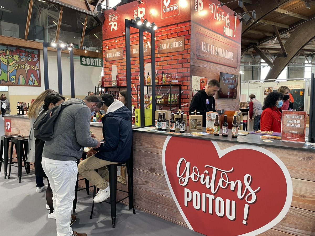MarquePoitou's tweet photo. Visite inaugurale du salon du tourisme en #Poitou "Proxi'Loisirs" à #Poitiers. Rendez-vous stand 46 pour découvrir la richesse touristique de la #Vienne et des #DeuxSèvres ! https://t.co/NXvrkkDqMq