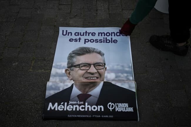 BFMTV's tweet photo. 🔴 EN DIRECT
800 universitaires appellent à voter Jean-Luc Mélenchon
https://t.co/O6EsXywAsS https://t.co/7YnlKx6sKi