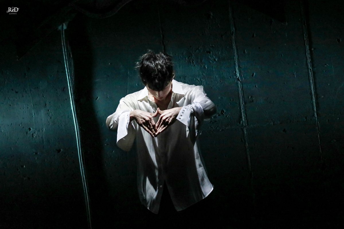 Re__D__pic's tweet photo. 220401 연극 비클래스 스페셜 커튼콜 - 졸업공연
치아키役｜한선천 배우님

#비클래스 #한선천 https://t.co/dMRUQuCakC