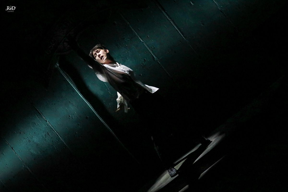 Re__D__pic's tweet photo. 220401 연극 비클래스 스페셜 커튼콜 - 졸업공연
치아키役｜한선천 배우님

#비클래스 #한선천 https://t.co/dMRUQuCakC