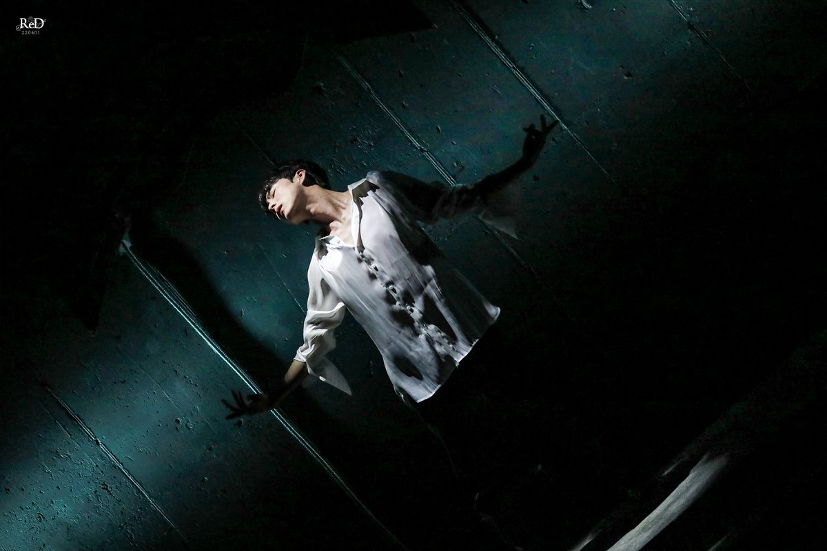 Re__D__pic's tweet photo. 220401 연극 비클래스 스페셜 커튼콜 - 졸업공연
치아키役｜한선천 배우님

#비클래스 #한선천 https://t.co/dMRUQuCakC