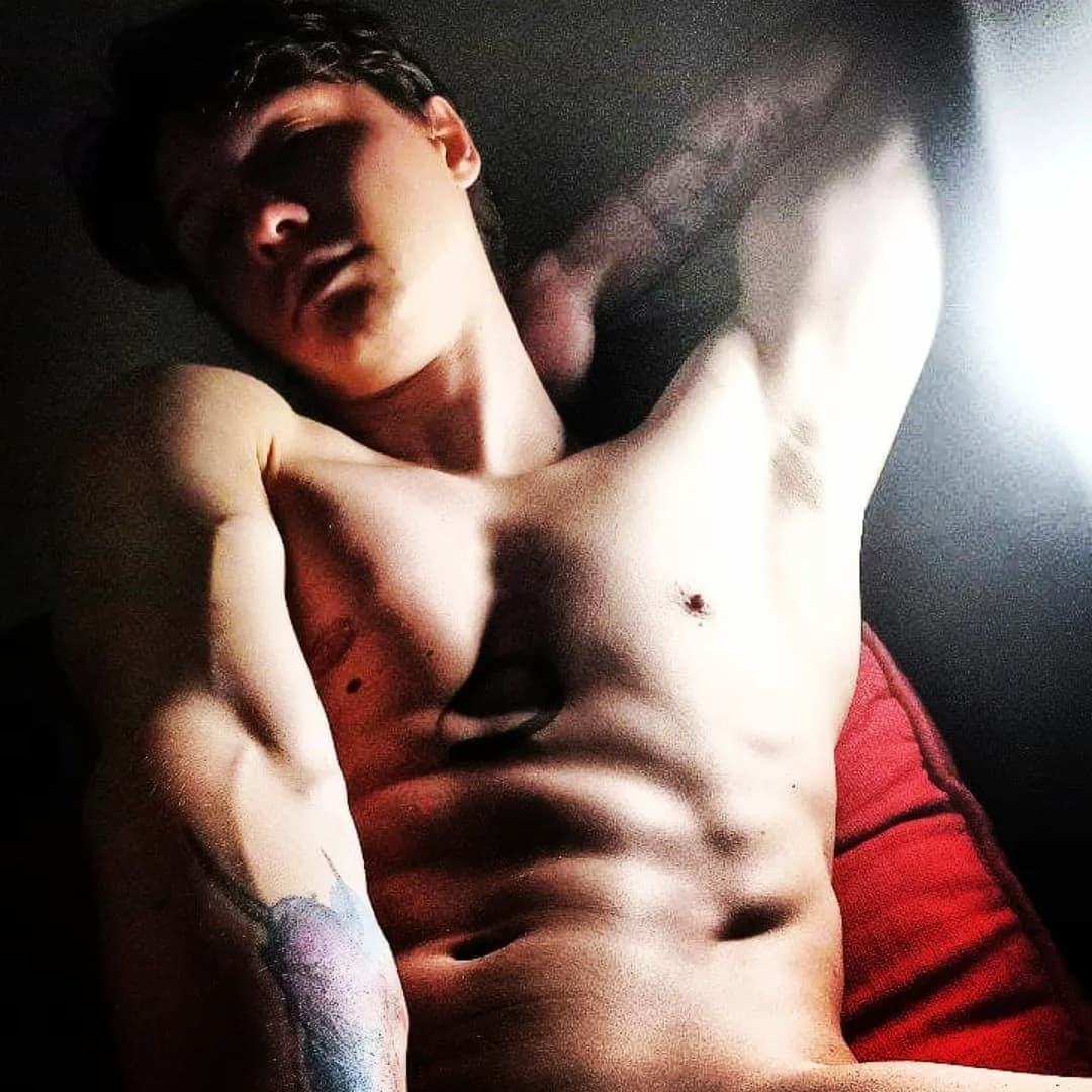 I'm waiting for you in my ONLIFANS, it's warm and there's a lot of passion https://t.co/DwmWY8bZjU 🍌 https://t.co/gywLRBY6iV