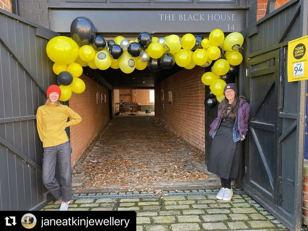 YorkOpenStudios's tweet photo. Look out for the yellow balloons! Our venues are all open today and our artists are ready to meet you
.
#Repost @janeatkinjewellery
ใปใปใป
We are open ๐๐ฅ๐พ come visit @yorkopenstudios if youโre in #york @visityork @lucindagrange photographer and jeweller / sculptor #jewelleโฆ https://t.co/ScvX65kTax
