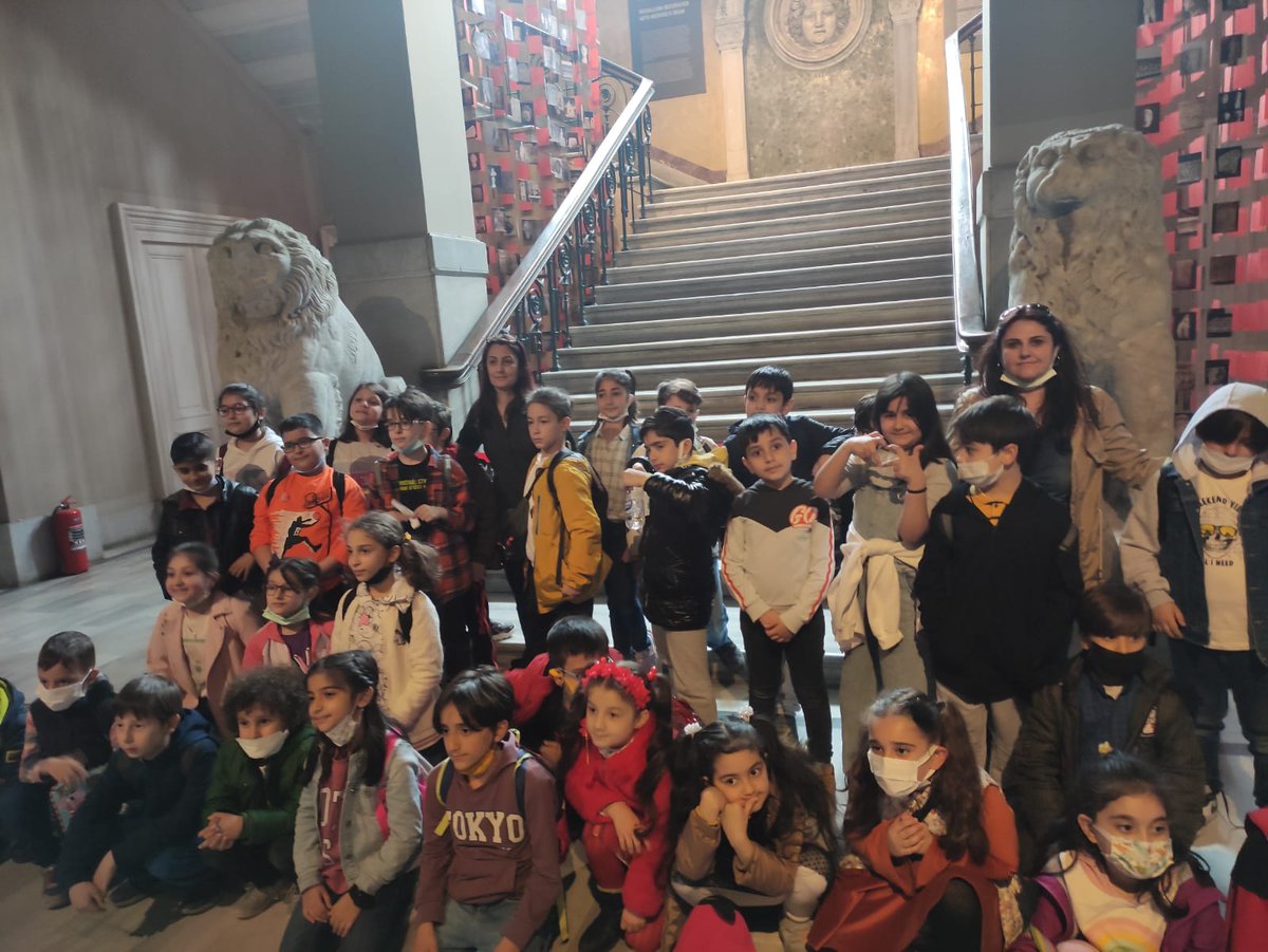 2-D Sınıfı öğrencileri öğretmenleri Nesrin Önem 'in rehberliğinde Tarihi Yarımada Gezisi düzenlediler. Kültürel mirasa duyarlılık ve estetik değerleri kazandılar. <a href="/tcmeb/">Millî Eğitim Bakanlığı</a> <a href="/memleventyazici/">Levent Yazıcı</a> <a href="/istanbulilmem/">İstanbul İl Millî Eğitim Müdürlüğü</a> <a href="/mucipkina/">Mucip KINA</a> <a href="/FatihilceMEM/">Fatih İlçe Millî Eğitim Müdürlüğü</a>