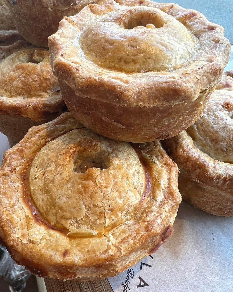 DylansGenStores's tweet photo. It’s the weekend! Mae’r penwythnos yma! 

We hope you have a wonderful couple of days, despite the weather ☔️ 

We’re open as usual, for anything you might need for breakfast, lunch and dinner! https://t.co/gAfcxzi3Ct