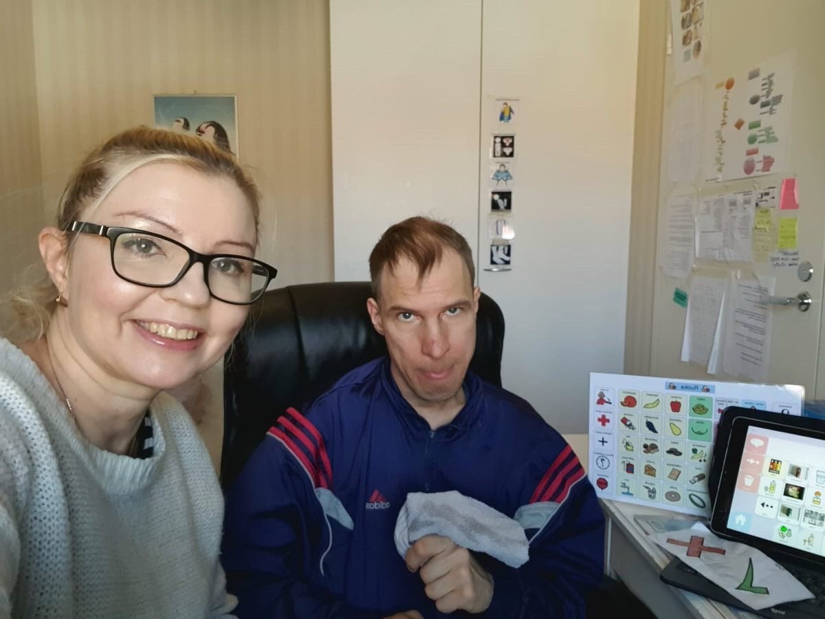 ReettaAngelvo's tweet photo. Hyvää #autismitietoisuudenpäivä;ä 2.4.! #Autistinen &amp; #puhevammainen veljeni otti aivan rennosti, vaikka 2 v. päivitykset #GridPlayer kommunikaatio sovelluksesta katosi bittiavaruuteen. 
Katso videolta miten lisäsimme uusia kuvia ➡️ https://t.co/GgZ0cYdeVH 😄❤️👍#autismikirjo https://t.co/Oe3QzHoABp