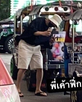 seonhojoy's tweet photo. bucket hat, miima mask, shorts and slippers. he's roaming around Thailand comfortably and seeing all these welcoming ads 🥹 I couldn't be happier 🤧🤧 kim seonho you deserve all these love and support! https://t.co/oeZ83QhA4v