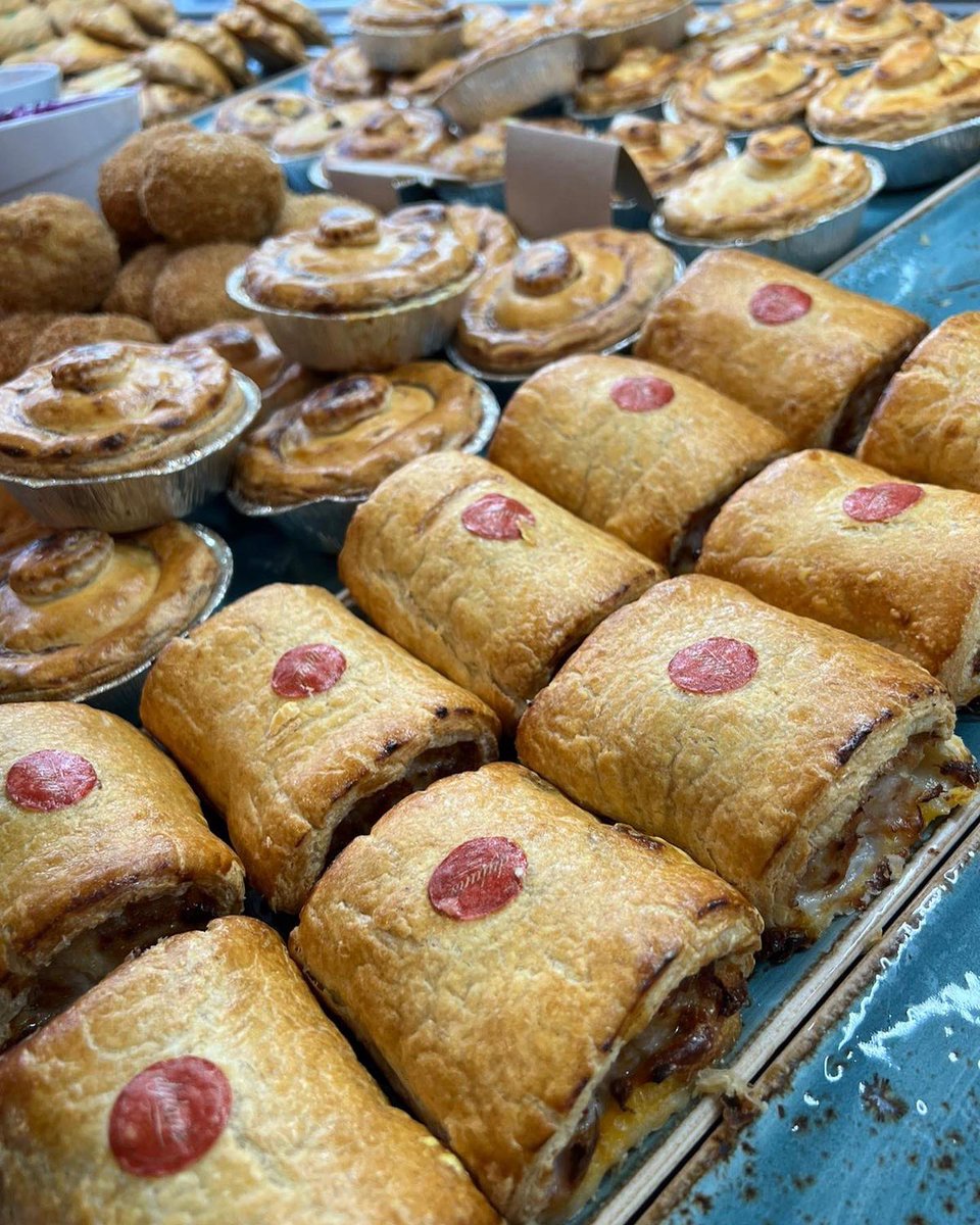 DylansGenStores's tweet photo. It’s the weekend! Mae’r penwythnos yma! 

We hope you have a wonderful couple of days, despite the weather ☔️ 

We’re open as usual, for anything you might need for breakfast, lunch and dinner! https://t.co/8cYNtThK6g