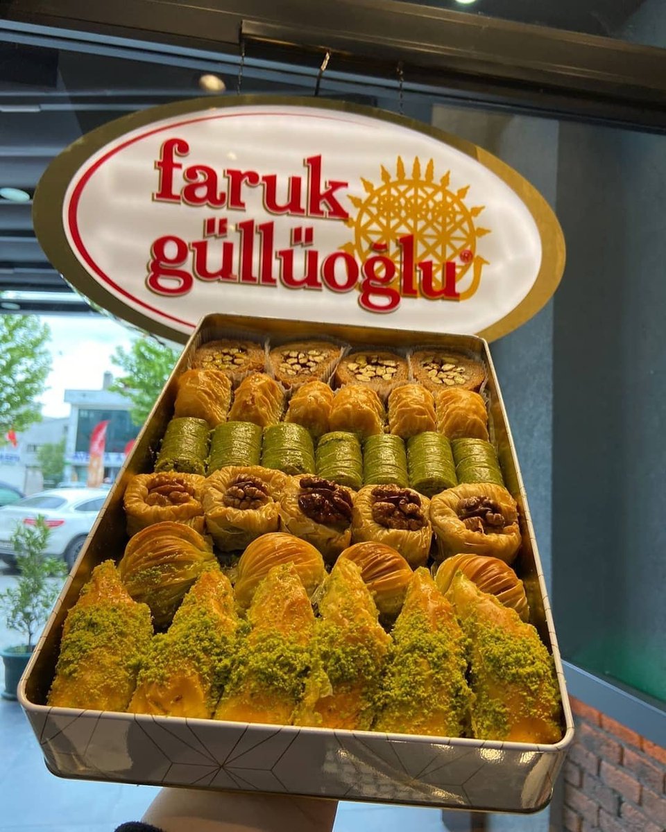 farukgulluogluT's tweet photo. Ennn kaliteli fıstık ve ennn bol kullanım ile Faruk Güllüoğlu'nda eşsiz Fıstık deneyimini yaşayacaksınız.

✅ 1.Sınıf Kalite Fıstık
✅ Booooool Kullanım

☎️ MEYDAN: 05012533461
☎️ BEŞİRLİ: 05326692861

#FarukGüllüoğlu #Baklava #Fıstık https://t.co/4nwAsi8tXS