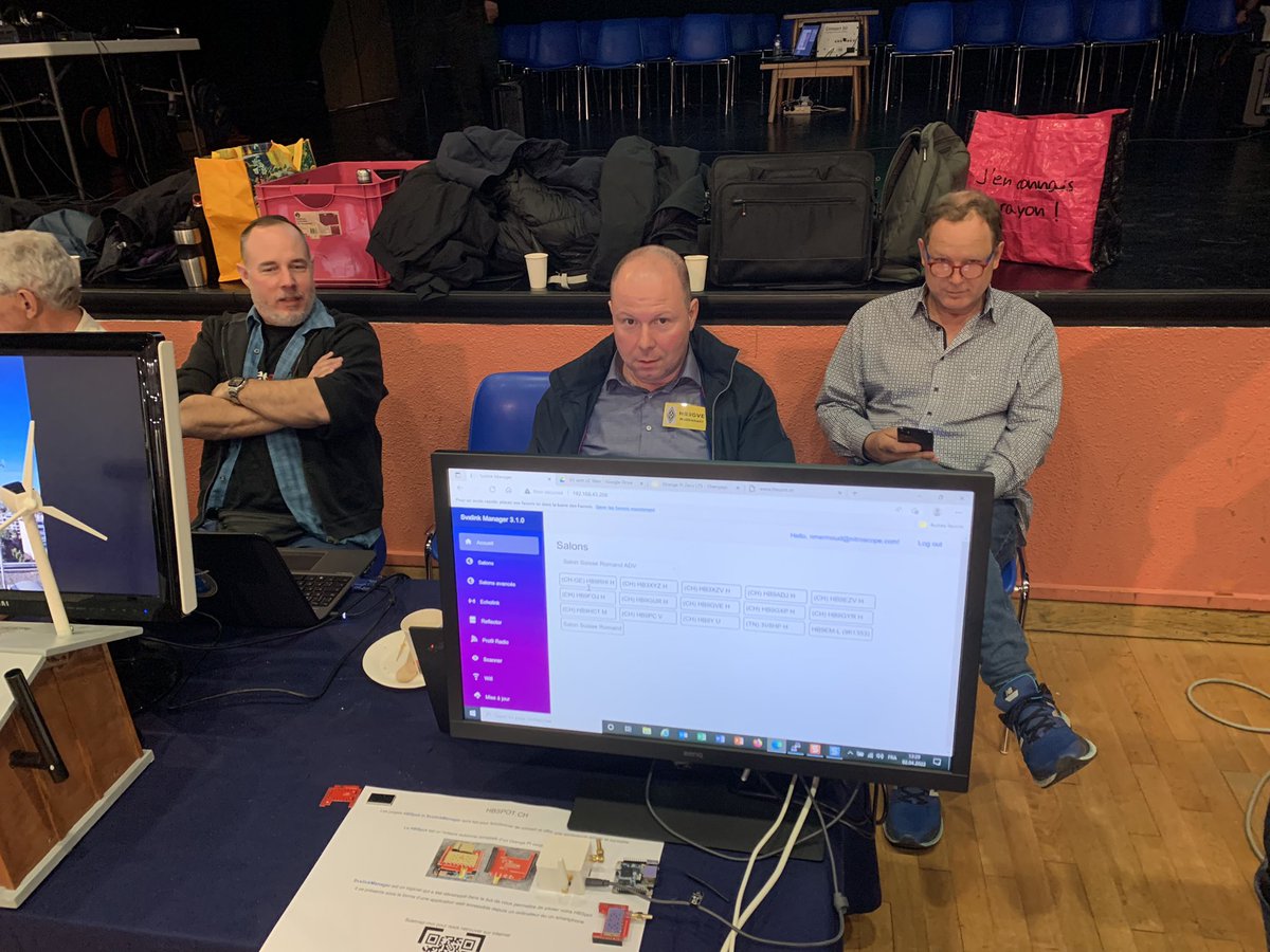 hb9vcj's tweet photo. Une sympathique équipe du Radio Club HB9G présente aussi à Ond’Expo 2022 avec quelques OM que je n’avais pas revu depuis plus de 30 ans 😁
#ondexpo #hb9g #hamradio #radioamateur https://t.co/e4jtaZS4Hf