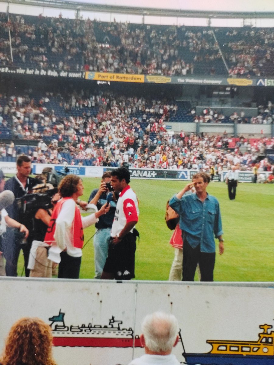 parasiempre_010's tweet photo. #opendag #Feyenoord seizoen 2001/2002 . Nog niet wetend wat een geschiedenis met name deze man zou schrijven bij Feyenoord. #Piair #ilovedeKuip https://t.co/Qe5zxVSt2z