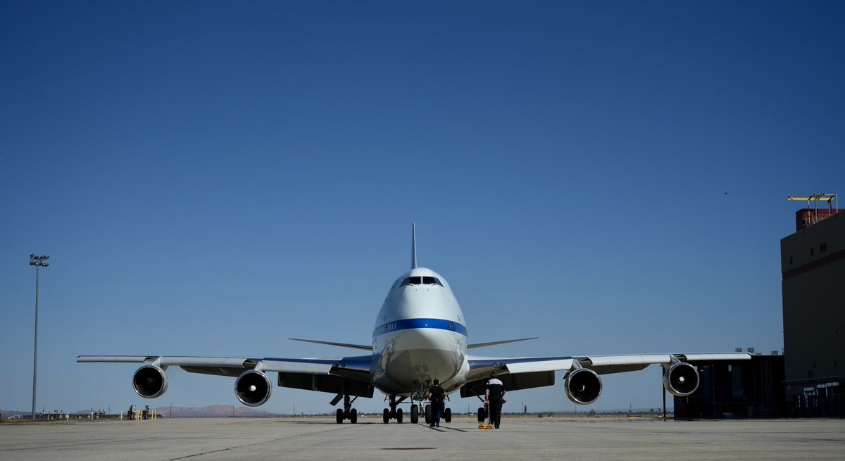SOFIA_DSI's tweet photo. 11 hours later back home in Palmdale California
@SOFIAtelescope @DLR_en @Uni_Stuttgart @UniStuttgartIRS @NuevoPudahuel @AlemaniaenCL https://t.co/zBYs2luZYh