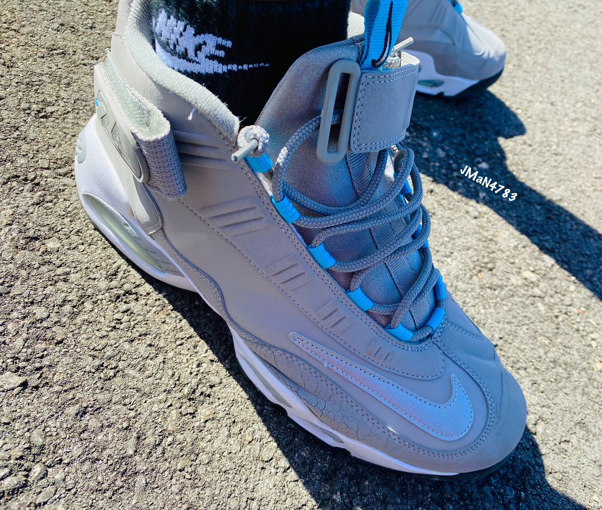 Stealth783's tweet image. #KoTD #MarinaBlue #Quickstrike #YourSneakersAreDope #WDYWT #SneakerFreakerFam #WearYourAir #NiceKicks #PositiveVibes #GOAT #ShoesSoFresh #TeamTMCII #NIKE #Atmoscollectorsclub  #Griffey #TheShoeGame #SNKRSKickCheck #SneakerWarriors #SizeCollections
#VintageKicks #GriffeyMax