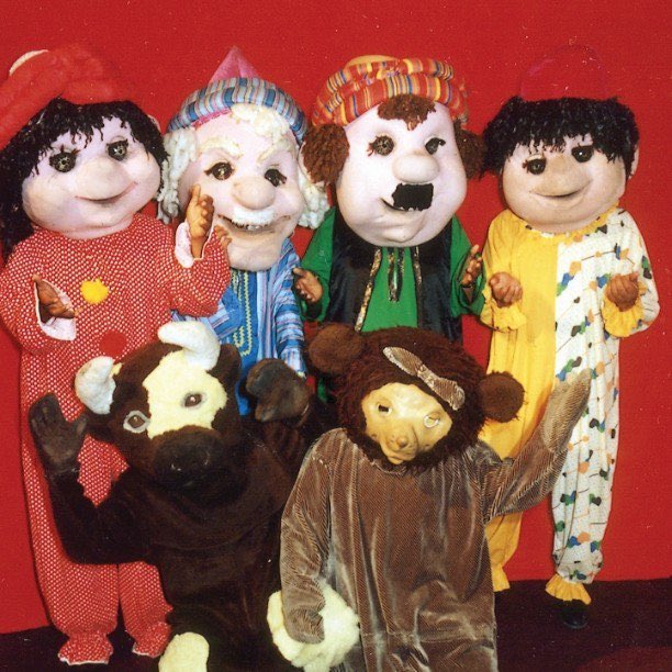 بعد مرور ١٧ سنة عادت الدراسة في شهر #رمضان_المبارك
كان الطلاب والطالبات قبل ٣٠ سنة يعودون من المدرسة تقريبا الساعة ٣ على بداية مسلسل بابا فرحان 
وكان من أشهر مسلسلات الأطفال في تلك الفترة الزمنية الجميلة