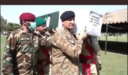 sheen10Ibd's tweet photo. نا امید نا ہوں ، بعض اوقات انسان ایک قدم پیچھے جاتا ہے تو اسکی رفتار آگے کی سمت بڑھ جاتی ہے پاکستان کی ریاست محفوظ ہاتھوں میں ہے وہ ہاتھ جو نا بکتے ہیں نا جھکتے ہیں
#Bajwa
#westandWithourArmy
#غداروں_کا_عوامی_گھیراؤ https://t.co/z9aYCnGxyT