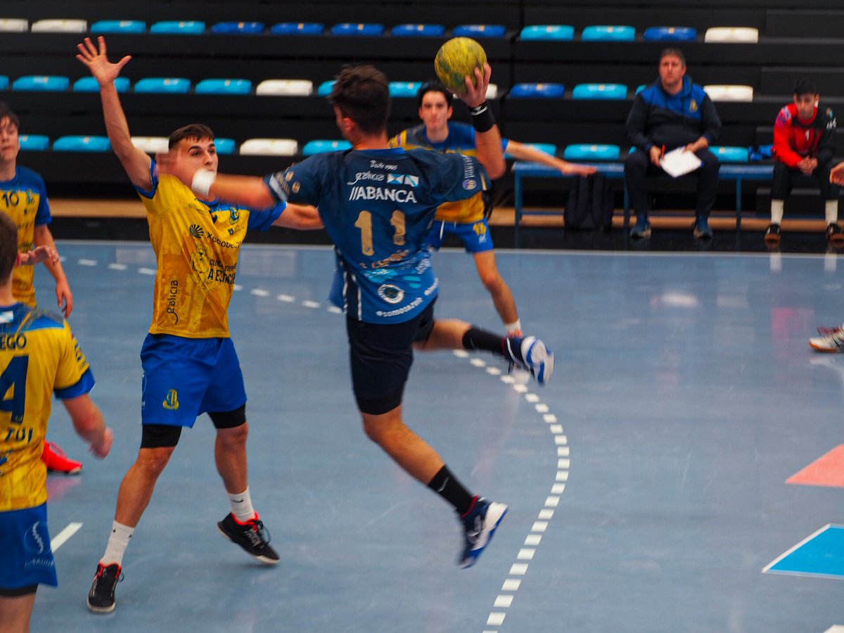 sdteucro's tweet photo. Como era despertar, apasionante e igualísimo partido
��🏼Últimos 30 min con todo🤛🏼
⏱Primera Parte
🆚 SD Teucro @vozysonido 10-10 BM Tui
📍Pab O - Cangas 🎥 https://t.co/XRlau2xIHx
#️⃣ #somosazuis #sdteucro #baseazul https://t.co/I9FeVmBqNk