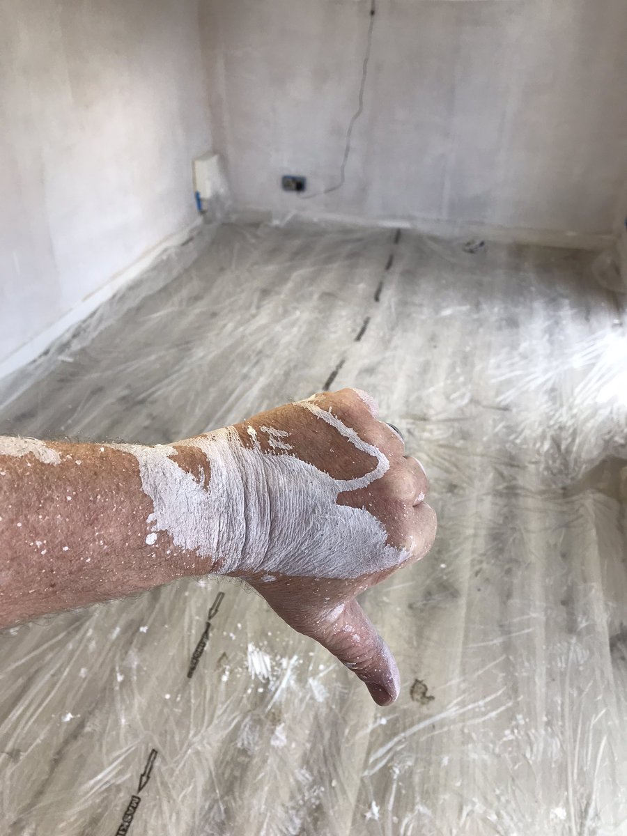 AlpinePainter's tweet photo. ….. mist coat on a Saturday #painters #decorators #thealpinepainter #paint #mistcoat #Saturday https://t.co/4jtIAsgCrQ