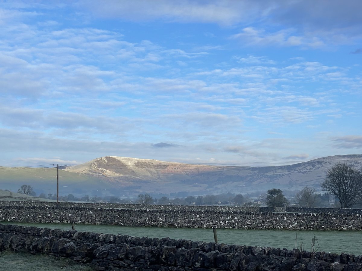 ChallengeEx's tweet image. We’re in the Peak District for the next 3 days on a Silver practice. It’s cold but check out that sky