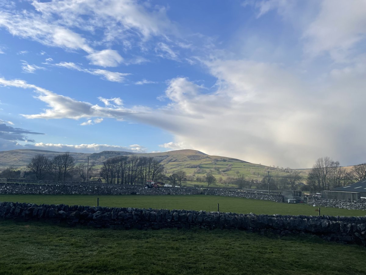 ChallengeEx's tweet image. We’re in the Peak District for the next 3 days on a Silver practice. It’s cold but check out that sky