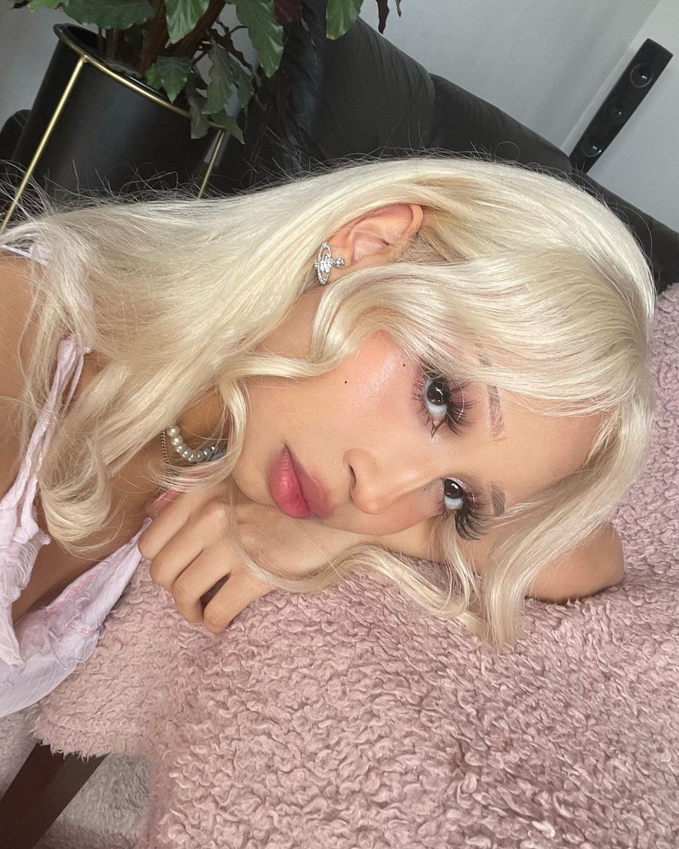 IseeHair's tweet photo. Literally so stunning ๐ฅบ๐
Hair: 613 lace front wig 13x4 18inches Natural density
Doll: @02dolls ๐ท
Comment get the same blond wig!
Code: Spring save 7$ ๐
.
#iseehairbeauties #iseewigs #iseeprincess #blondwigs #haircolor #prettygirls #iseedailyshow #iseedailybuyershow https://t.co/fdM7ug8D7n