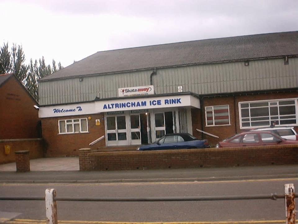 AltrinchamMemo1's tweet photo. MEMORIES: Who remembers the Old #Altrincham Ice Rink? https://t.co/e0HAYctYCd