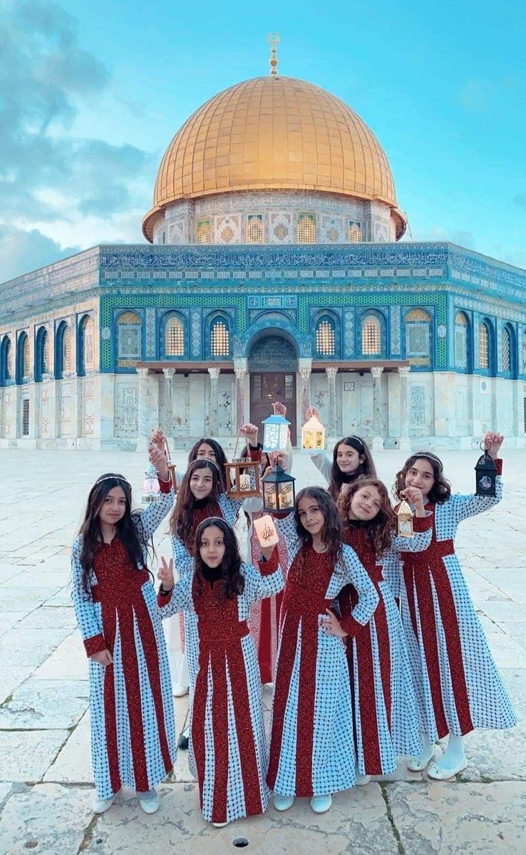 ZNaseer45's tweet photo. Ramadan Mubarak from the Holy Land
#Palestine ♥️🇵🇸🌙 
#Ramadan 
#RamadanMubarak https://t.co/6RKQBOxwzE