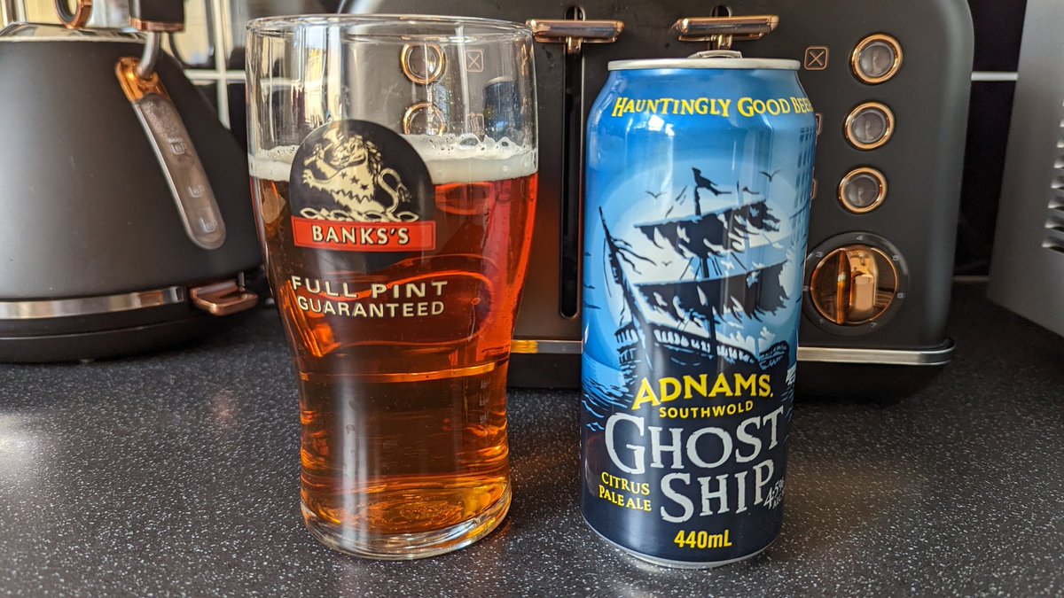 physicsbypatel's tweet photo. My first "borrowed" pint glass (circa 1998) and a nice can of beer. #adnans #wolverhamptonayewe https://t.co/5lqcuyRE51
