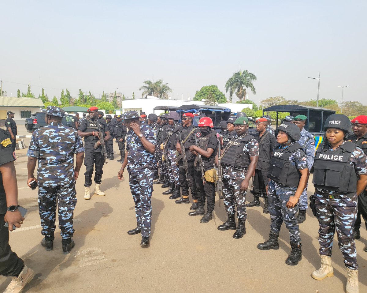 Princemoye1's tweet photo. Banditry: IGP Patrols Abuja-Kaduna Road, Deploys Heavily Armed Tactical Squads. 
IGP Usman Alkali Baba is presently on patrol along Abuja-Kaduna Expressway with some senior officers and men with a view to ascertaining adequate deployment of men and assets https://t.co/YbeH5BRRxr