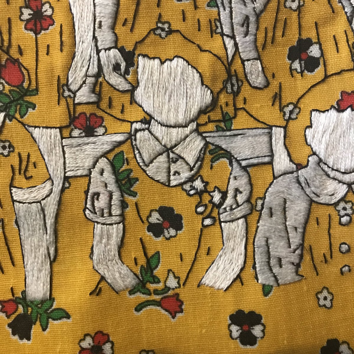 kedstevenson's tweet photo. Been up since four. Filling in now complete, need to reoutline then we’re ready for stretching. 
#wip #embroidery #art #artist #fibreart #fibreartist #textileart #womenartists #illustration #canadianartist #canadianart  #contemporaryart #contemporaryartist #contemporaryembroidery https://t.co/QbbKfpqrlp